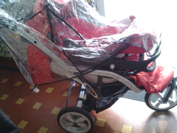 CARRINHO CHICO COM BEBE COMFORTO